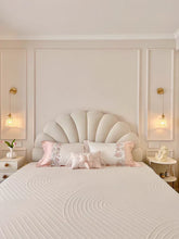 Elegant Pearl Shaped Bed